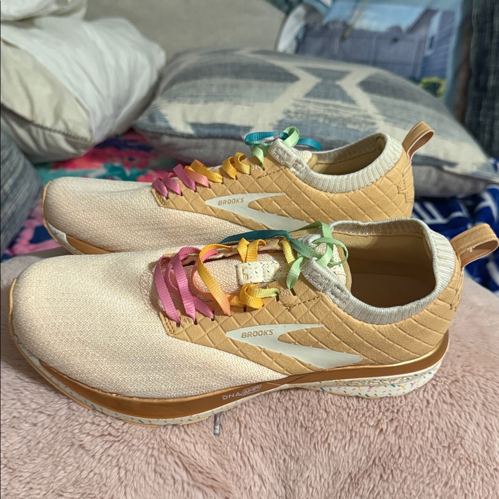 NWOB - Brooks Tan Sneakers with Multicolor Laces - Women’s size 9